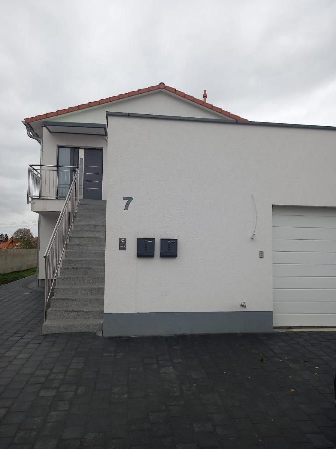 Neubau Appartement Mit Terasse, Privater Eingang,Parkplatz,Kueche Fuerth Exterior foto